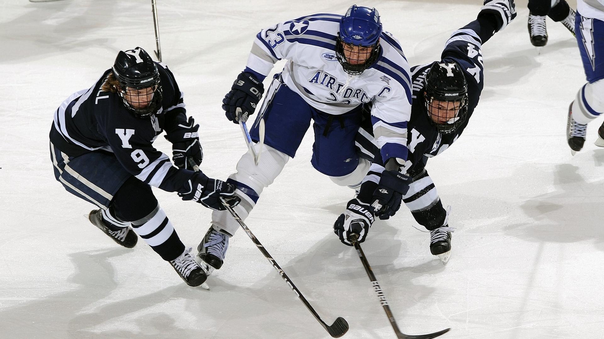 巴黎圣日耳曼发布欧冠对决海报,恩里克领衔,阿什拉夫与K77出镜,志在必得迎战阿森纳!