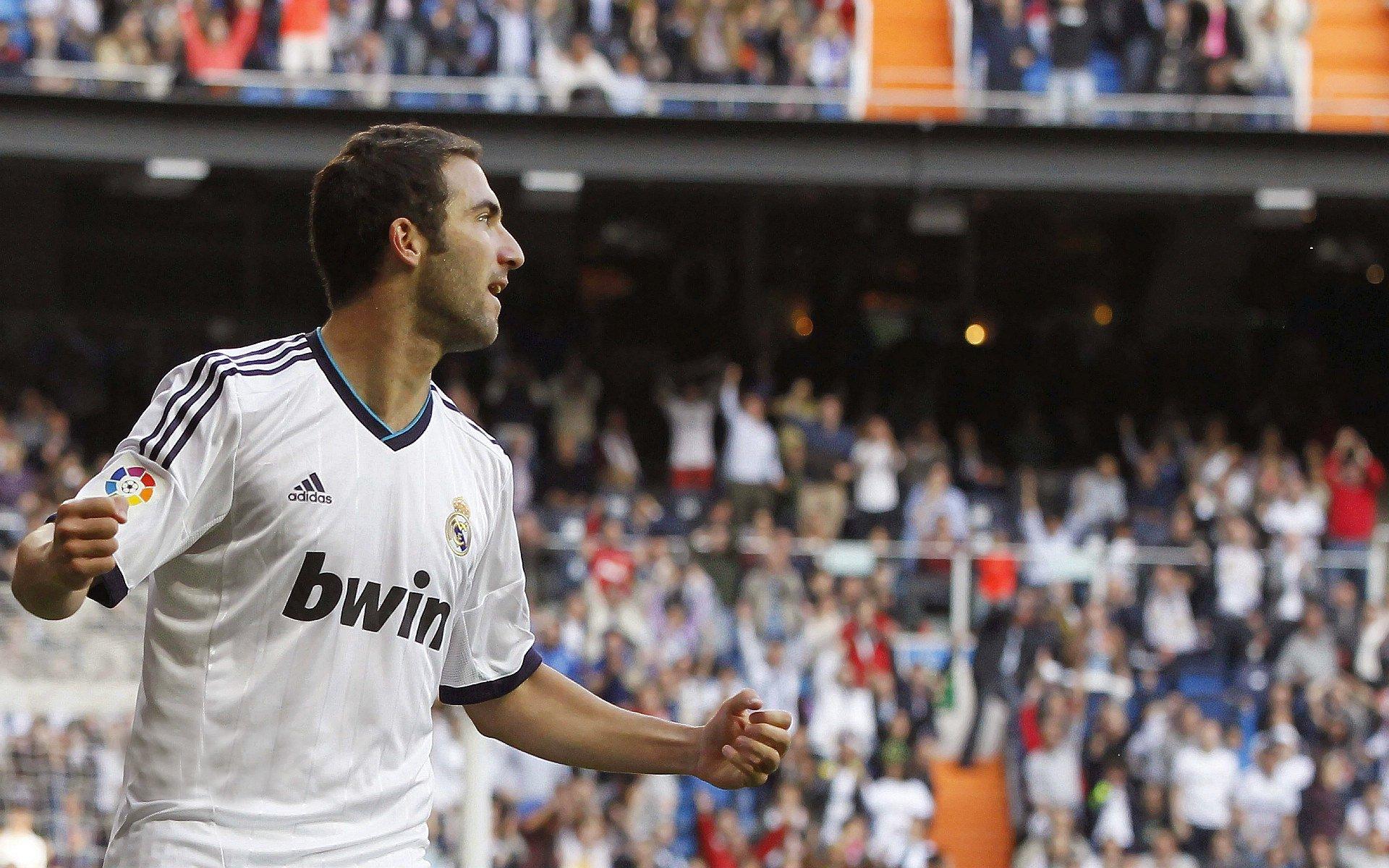 意杯决赛裁判争议持续发酵，负责人详解比塞克手球判点正确，别克马肘击应吃红牌